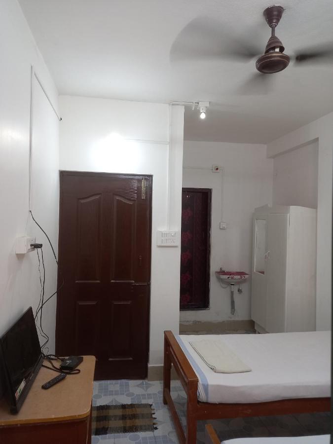 Parisha Residency- Temple Side Hotel Chidambaram Buitenkant foto