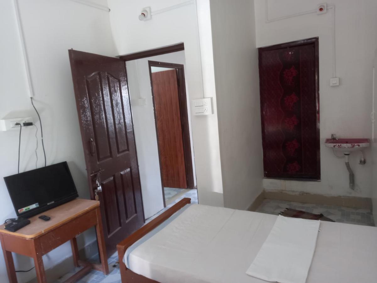 Parisha Residency- Temple Side Hotel Chidambaram Buitenkant foto