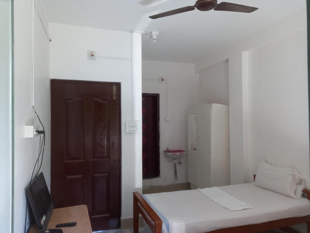 Parisha Residency- Temple Side Hotel Chidambaram Buitenkant foto
