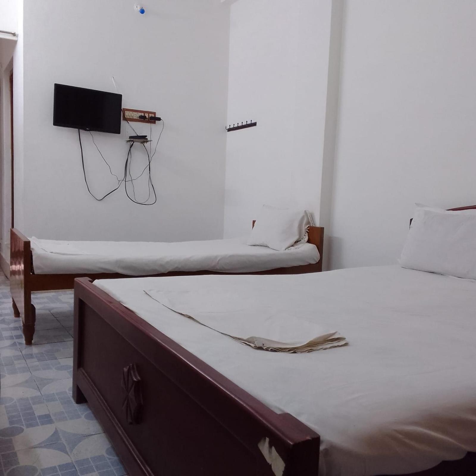 Parisha Residency- Temple Side Hotel Chidambaram Buitenkant foto