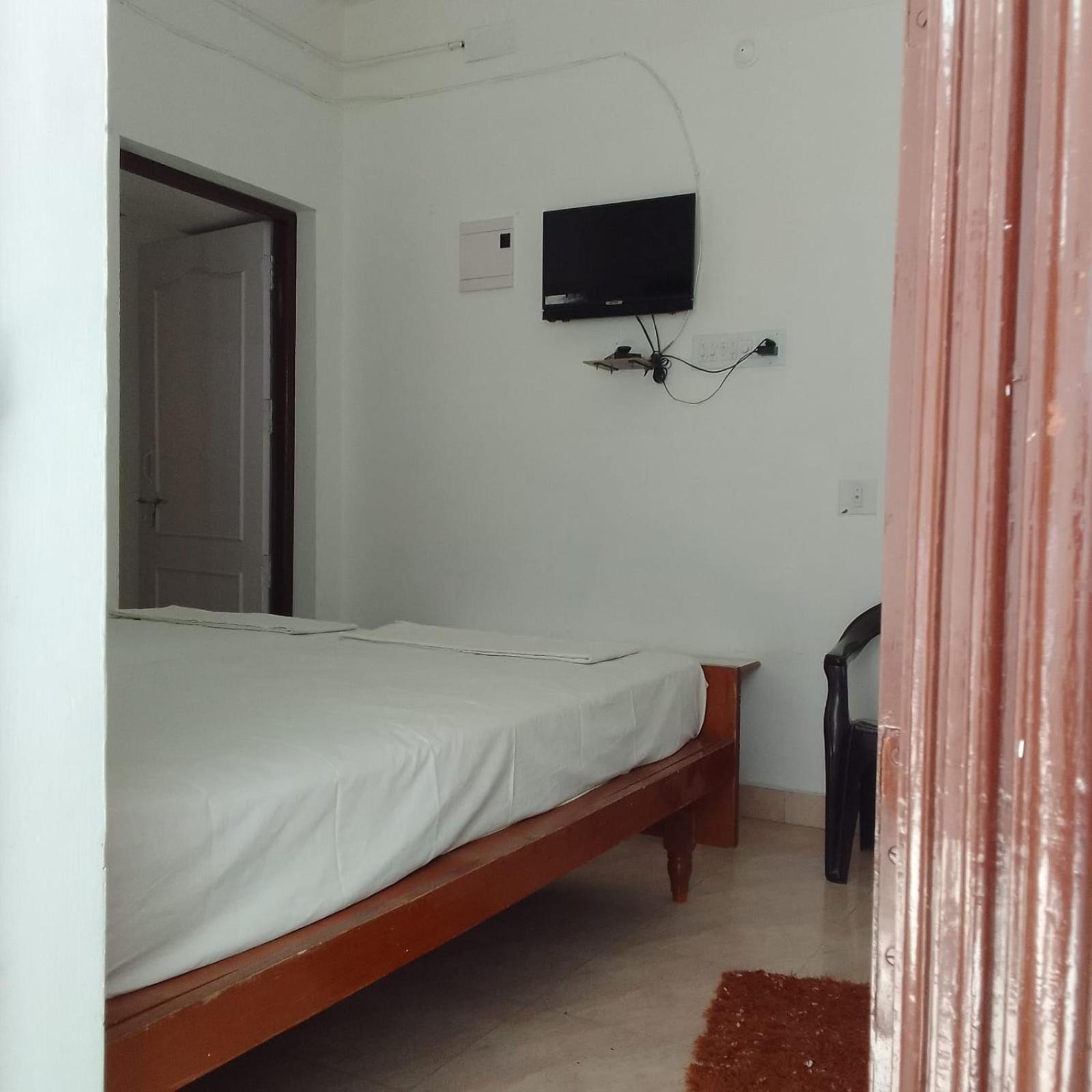 Parisha Residency- Temple Side Hotel Chidambaram Buitenkant foto